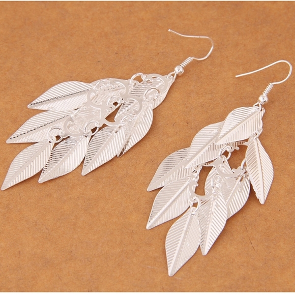 🔥HP🔥Earrings - Picture 3 of 3